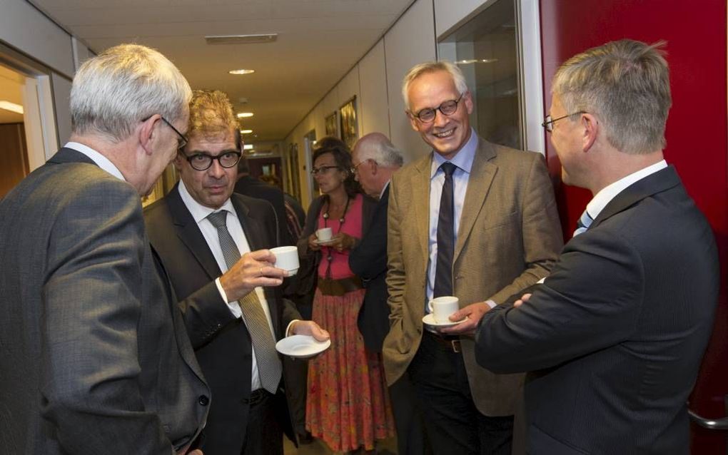 In het gebouw van Erdee Media Groep in Apeldoorn werd gisteravond het boek ”Dat voel ik toch anders. Individualisering in de gereformeerde gezindte” gepresenteerd. beeld RD, Anton Dommerholt