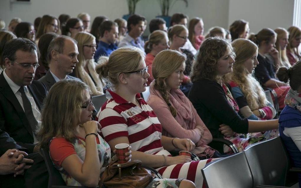 GOUDA. Het deputaatschap voor studerenden van de Gereformeerde Gemeenten belegde  in Gouda een zomerconferentie met het thema ”Houvast in de storm”. beeld Martin Droog