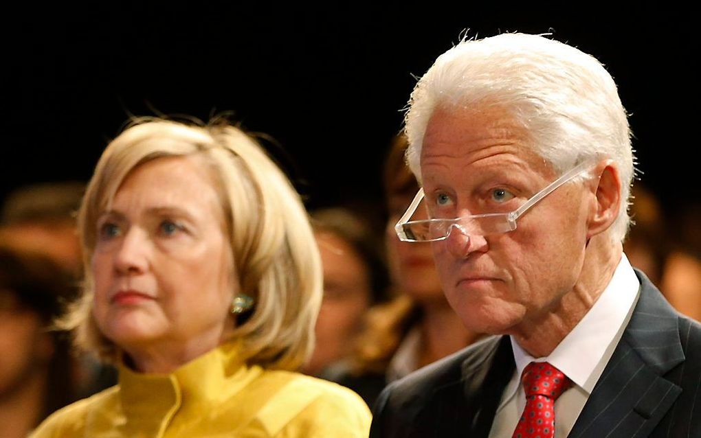 De Amerikaanse oud-president Bill Clinton en zijn vrouw Hillary Rodham Clinton. beeld EPA