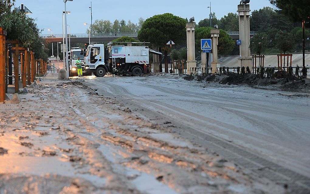 Circa 4000 mensen in het Zuid-Franse departement Hérault hebben hun huis tijdelijk moeten verlaten wegens wateroverlast na dagenlange regenval. Montpellier, de hoofdstad van Hérault, staat voor een groot deel onder water. beeld AFP