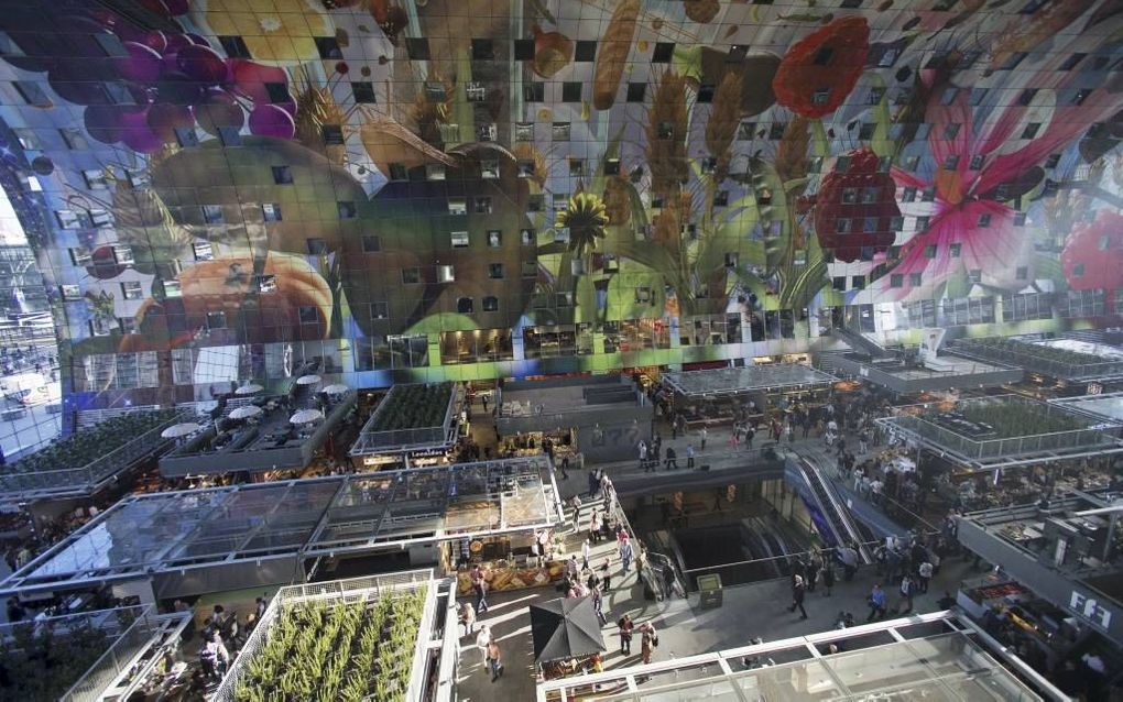 De marktvloer in de Markthal heeft een vloeroppervlak van 4000 vierkante meter. Het gebouw zelf beslaat 12.000 vierkante meter. Foto ANP