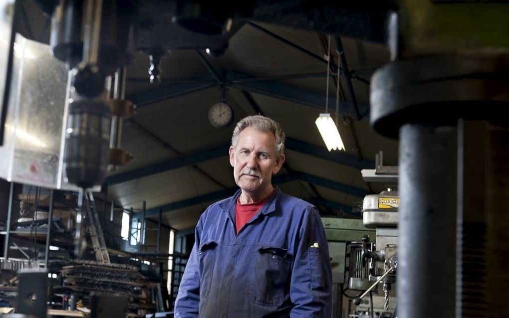 VEENENDAAL. Lasser Leo Volmer werd beboet omdat hij zonder tewerkstellingsvergunning een jonge Wajonger uit Bulgarije in dienst had. De boete is deze week ingetrokken door minister Asscher. beeld Jan Reinier van der Vliet fotografie