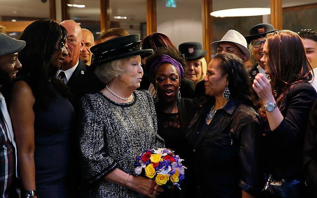 Prinses Beatrix (M) opent, noordelijke deel van de rosse buurt, de nieuwe opvang van het Leger des Heils: de Majoor Bosshardtburgh. De nieuwe opvang is bedoeld voor dak- en thuislozen die ziek zijn of psychische problemen hebben en grenst aan het huis waa