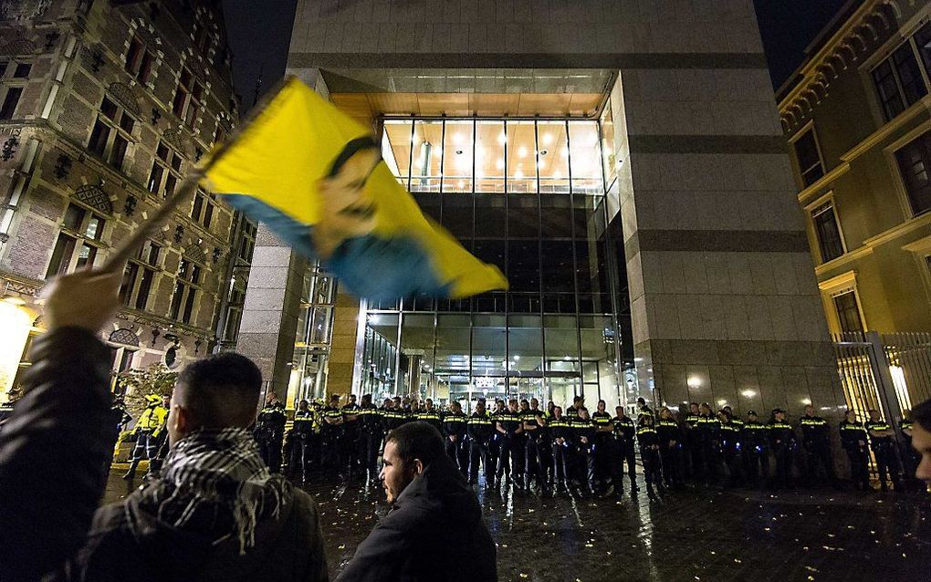 Demonstranten voor het gebouw van de Tweede Kamer. Beeld ANP