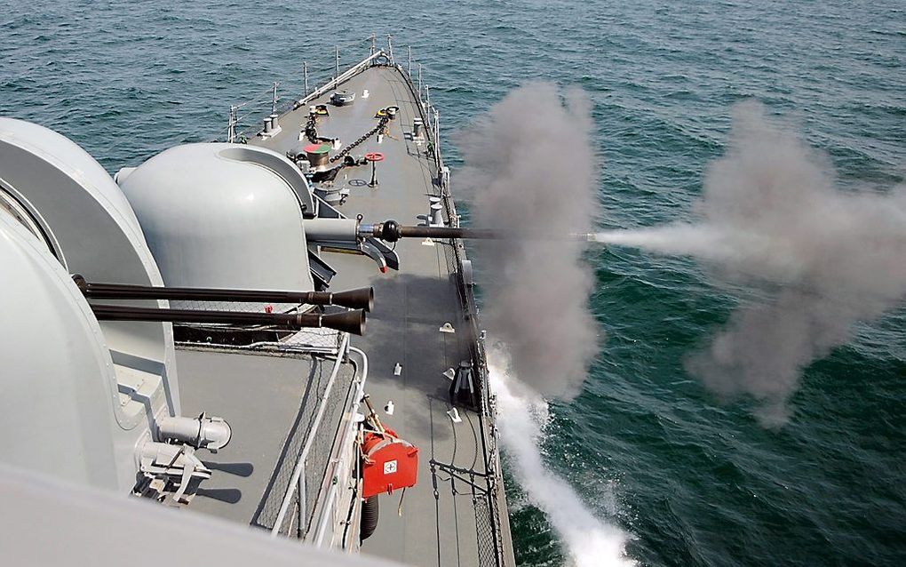 Zuid-Koreaans schip vuurt tijdens een oefening in 2010. Beeld EPA