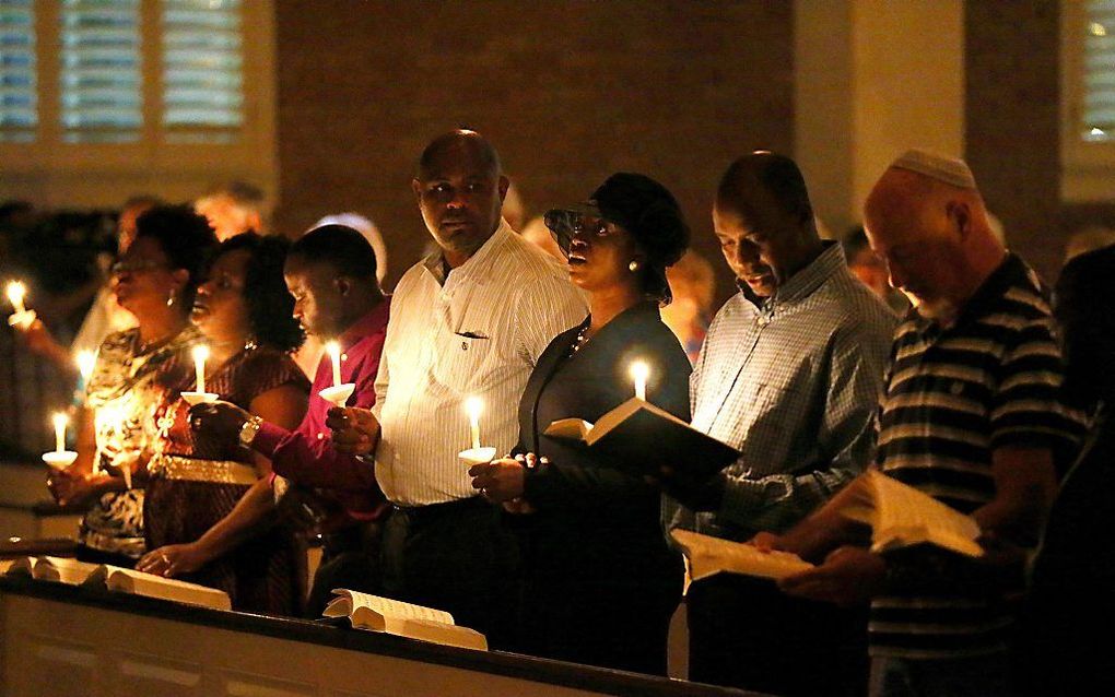 Gebedsdienst voor de gisteren overleden ebolapatiënt Eric Duncan in een baptistenkerk in Texas. beeld AFP