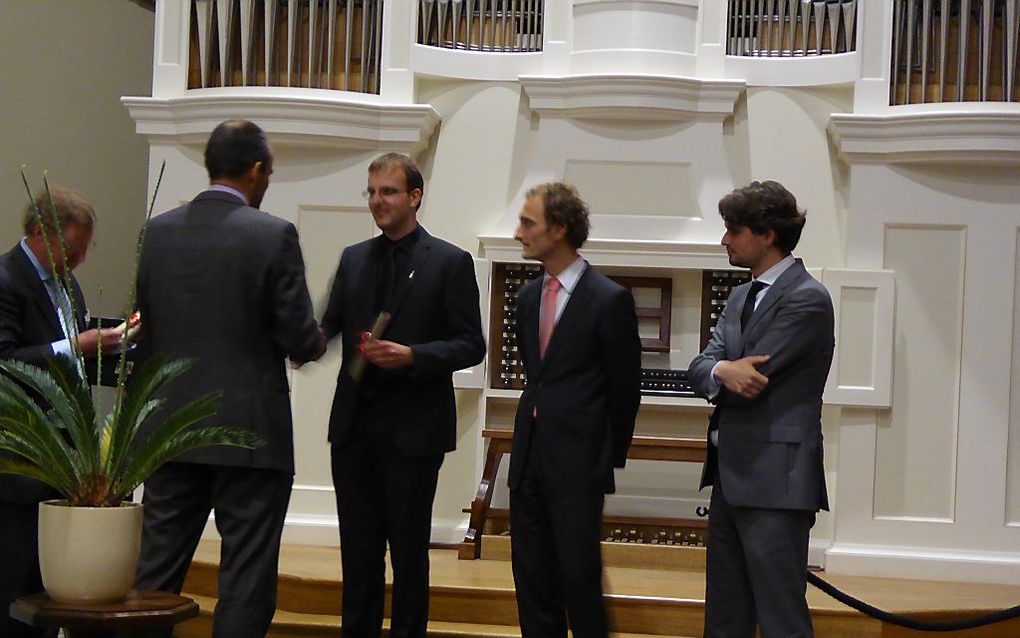 Hugo Bakker, Bert van Stam en Jochem Schuurman (v.r.n.l.) zaterdag in de Grote Kerk te Dordrecht. Beeld Stichting Jan Pieterszoon Sweelinckprijs