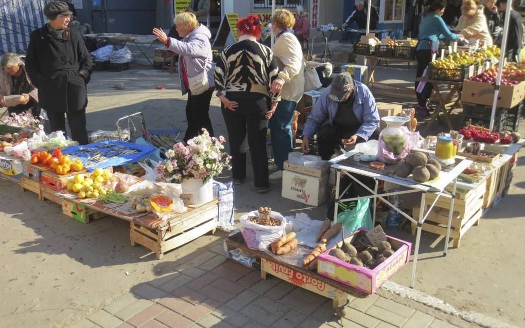 Ook in tijden van crisis gaat de dagelijkse markt gewoon door. beeld Floris Akkerman