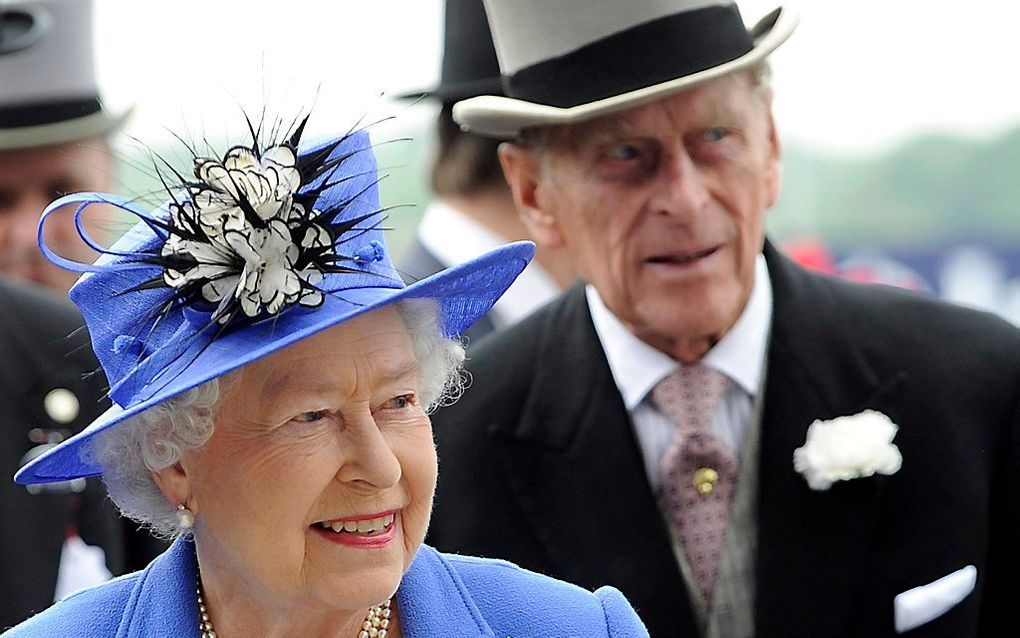 De Britse koningin Elizabeth II met haar man prins Philip. beeld EPA