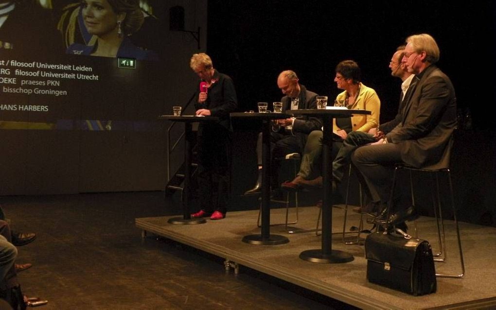 Atheïsten en theïsten debatteerden dinsdag in Groningen over ”God: openbaar of privé". beeld RD