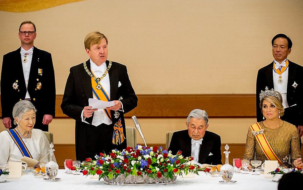 Koning Willem-Alexander en koningin Máxima tijdens de toast op het staatsbanket bij de Japanse keizer Akihito en zijn vrouw keizerin Michiko op de eerste dag van het driedaags staatsbezoek aan Japan. beeld ANP