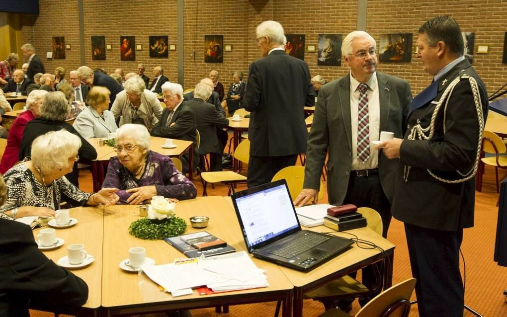 Dr. W. Verboom (l.) in gesprek met ds. J. Kromhout van de Meer. beeld RD, Anton Dommerholt