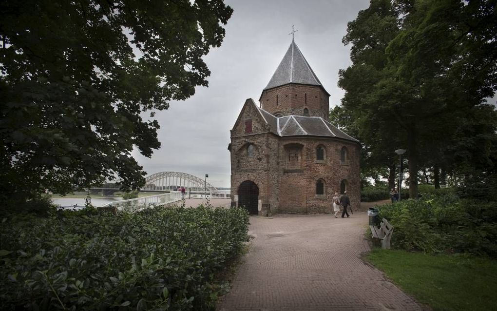 De herbouw van een historische donjon in Nijmegen is dichterbij dan ooit, bleek bij de presentatie van ”Het Valkhof, 2000 jaar geschiedenis”.  beeld Jan van Reenen