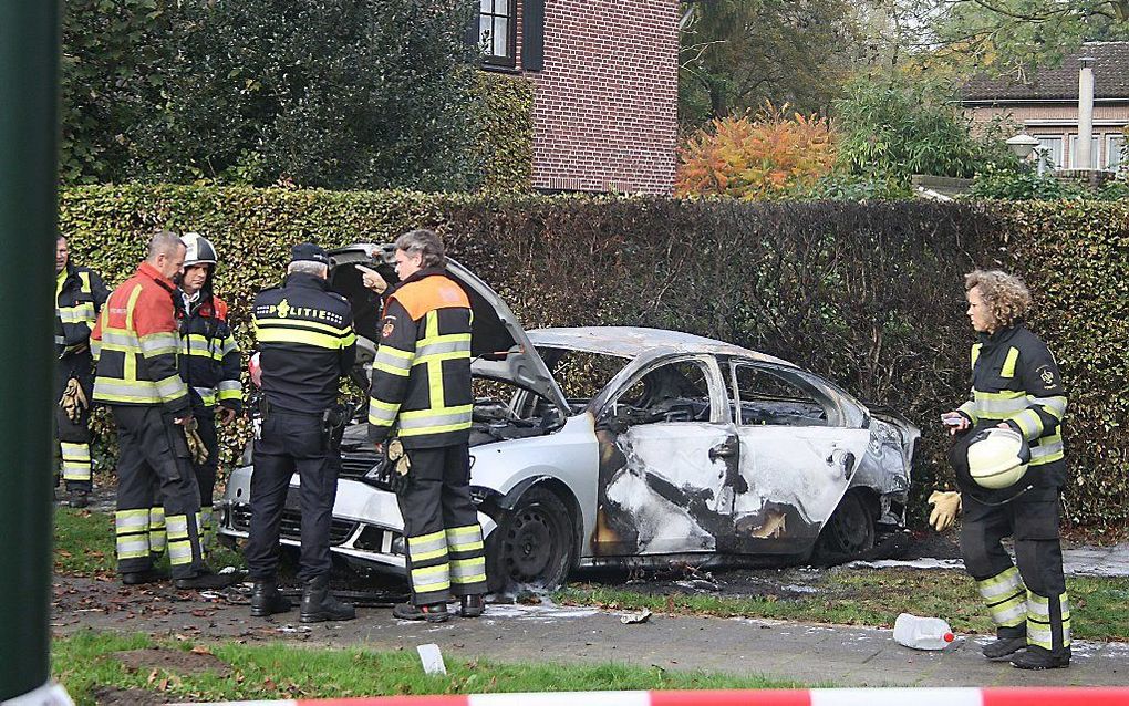 Een auto ontplofte vrijdagochtend spontaan in een woonwijk in Veghel, waarschijnlijk tijdens het rijden. beeld ANP