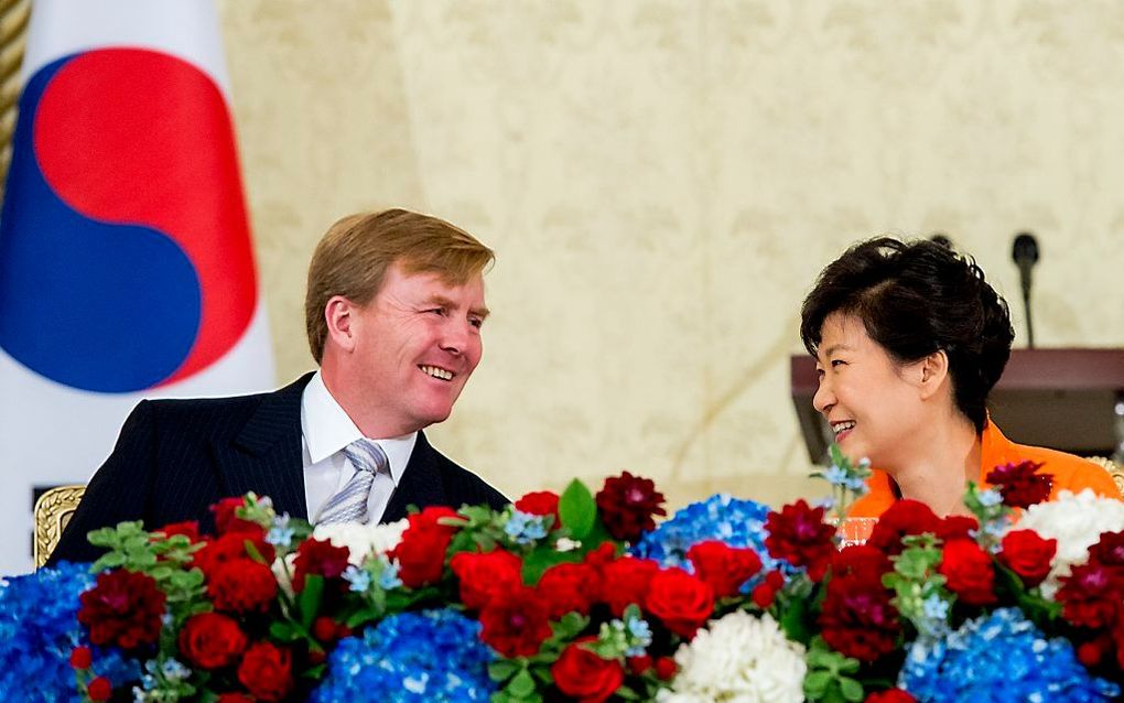 Koning Willem-Alexander en de Koreaanse president Park Geun-hye tijdens het staatsbanket. Beeld ANP