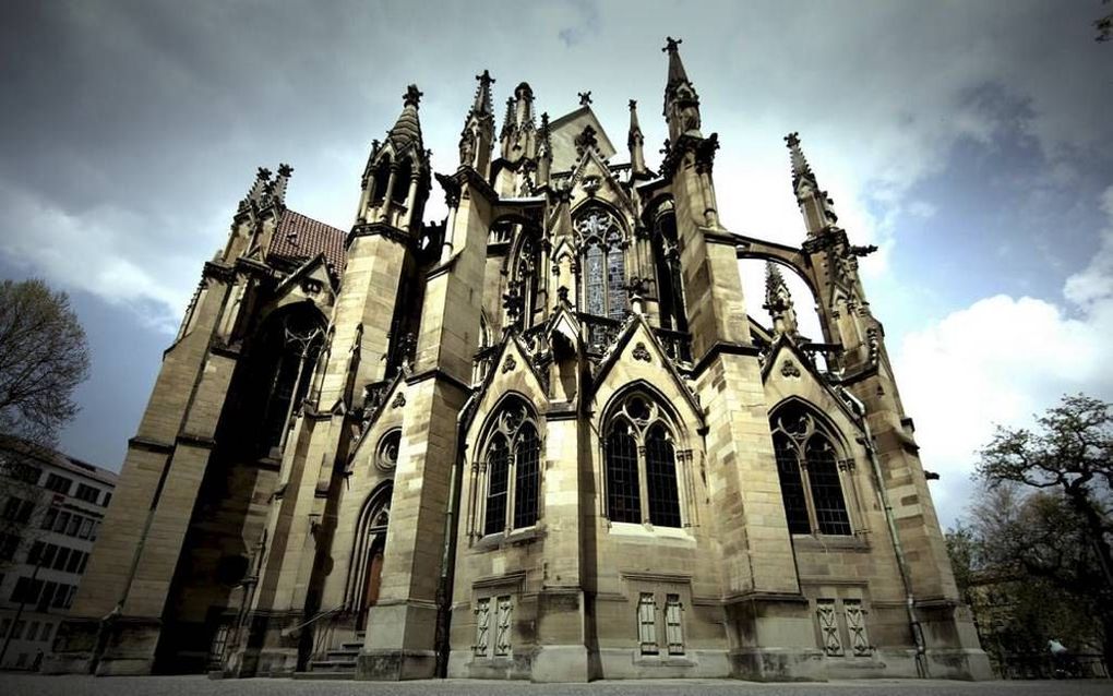 De Duitse stad Stuttgart is volgend jaar gastheer van de Duitse Evangelische Kerkendag. Op de foto de protestantse Johanneskerk aan de „Feuersee” in de binnenstad. Beeld fotocommunity.de