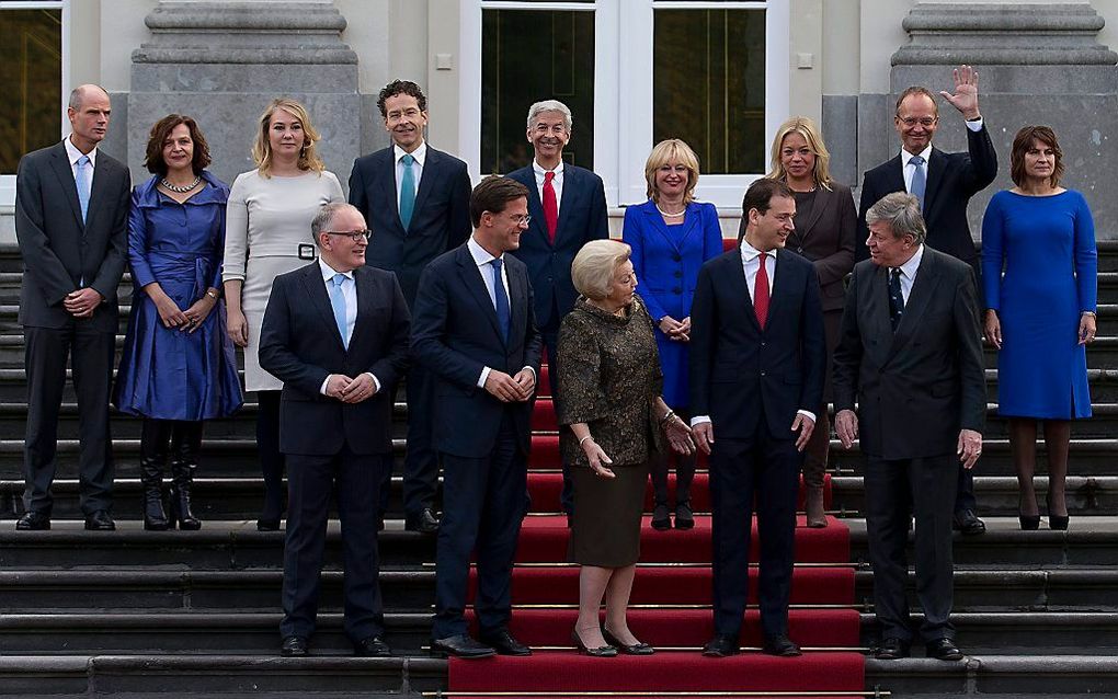 „Roep bij een kabinetscrisis niet gelijk dat er verkiezingen moeten komen.” Foto: het kabinet-Rutte II bij zijn