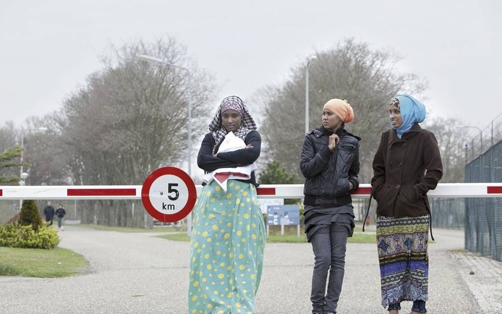 Tieners op een gezinslocatie voor afgewezen asielzoekers. „Ik wist niet waar mijn toekomst zou liggen. Soms was het een puinhoop in m’n hoofd”, zegt Salome Djadjanidze die bijna twee jaar op zo’n centrum woonde.  beeld Goedele Monnens