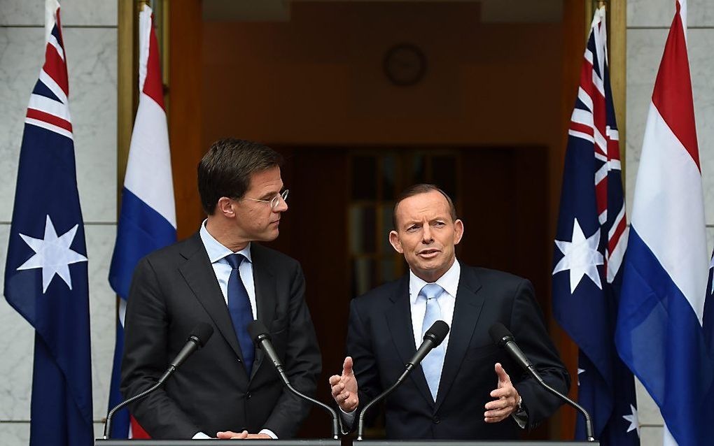 De Australische premier Abbott sprak donderdag met premier Rutte over de samenwerking bij onderzoeken naar de vliegramp.  beeld EPA