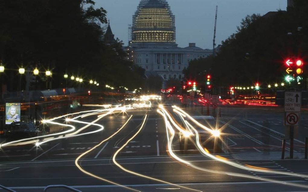 WASHINGTON. Zonsopgang boven het Capitool in Washington. De Republikeinen veroverden deze week een meerderheid van de Senaatszetels. Vooral behoudende Amerikaanse christenen bleven trouw aan hun partij. beeld AFP