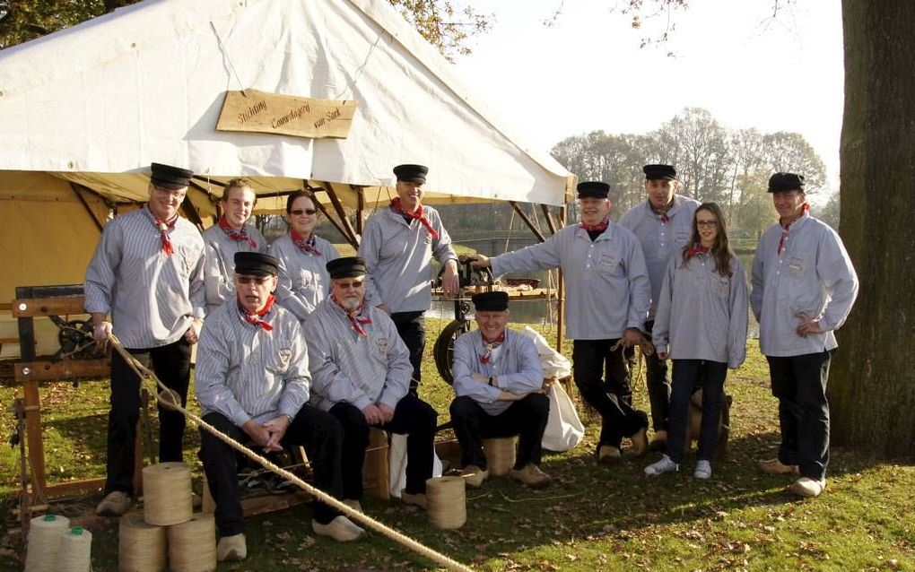 HAAKSBERGEN. De familie Van Sark houdt een traditie van touw maken hoog. beeld Gerrit Danneberg