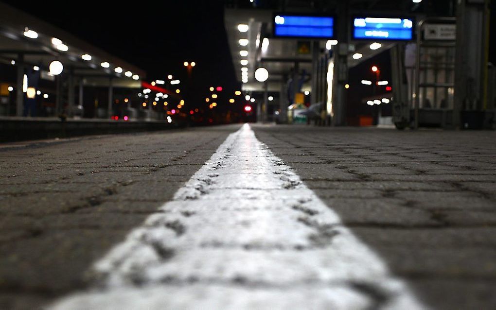 Een verlaten station in Duitsland. Door een vierdaagse staking ligt het Duitse treinverkeer tot maandag grotendeels plat. beeld EPA