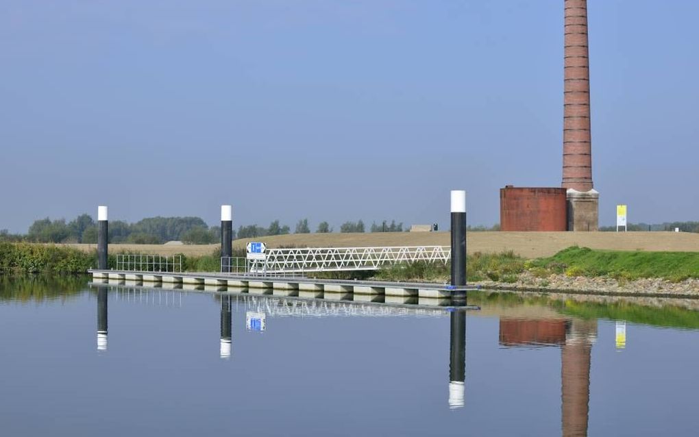 De uiterwaard bij Elst (U.) is beter toegankelijk gemaakt voor wandelaars, onder andere door de aanleg van een passantensteiger.  beeld Rijkswaterstaat