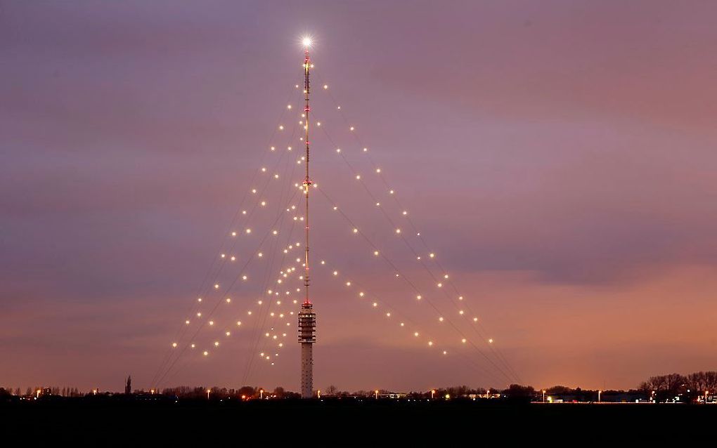 De grootste kerstboom ter wereld brandt ook dit jaar. beeld ANP