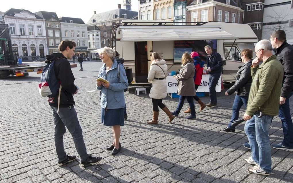 „Wij moeten hier staan om mensen letterlijk tegen het lijf te lopen”. Beeld RD, Anton Dommerholt