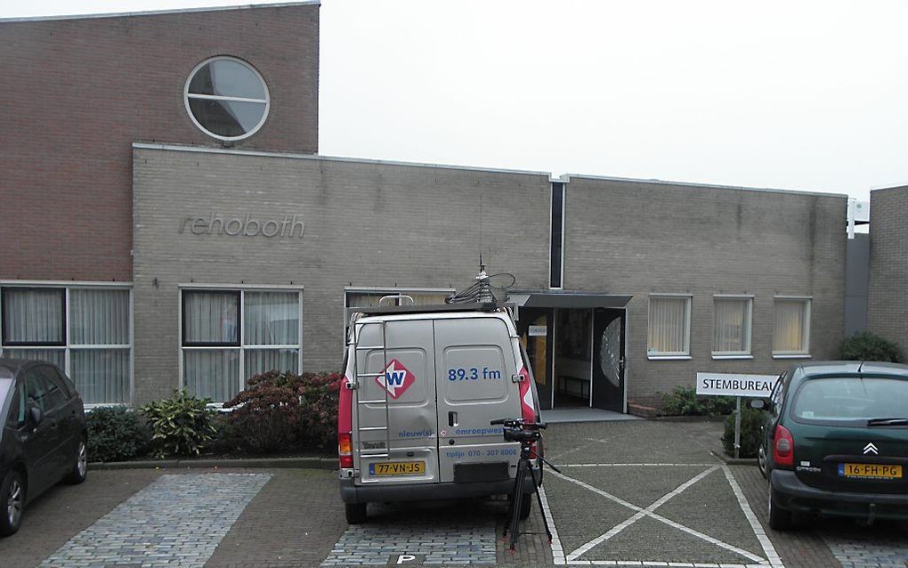 Regionale tv-zender bij hervormd centrum Rehoboth in Stolwijk in verband met de verkiezingen. Foto RD