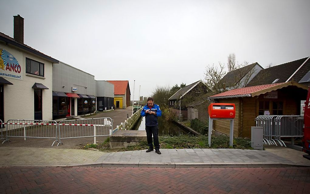 Afzettingen bij een pluimveebedrijf in Ter Aar waar vogelgriep werd vastgesteld. beeld ANP