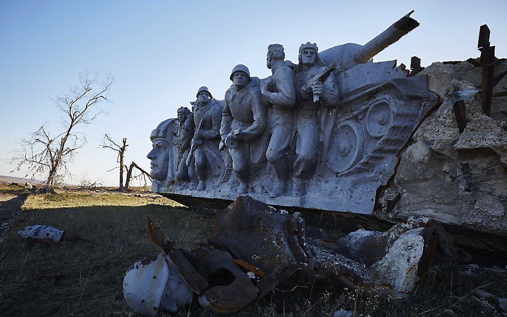 Het WO II-monument op Savur-Mohyla, de hoogste heuvel in de regio Donetsk, is verwoest door beschietingen tussen pro-Russische rebellen en het Oekraïense leger. De heuvel is sinds half oktober in handen van de rebellen. beeld ANP