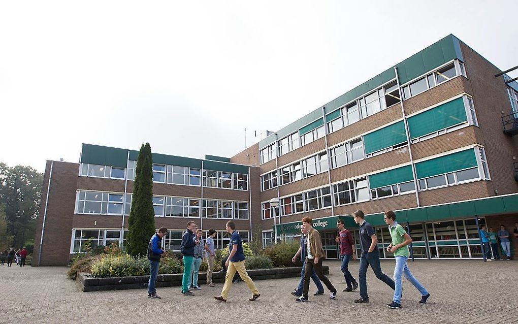 Onder andere het Van Lodenstein College in Amersfoort pleit voor terugkeer van het trajectabonnement. Foto RD, Anton Dommerholt