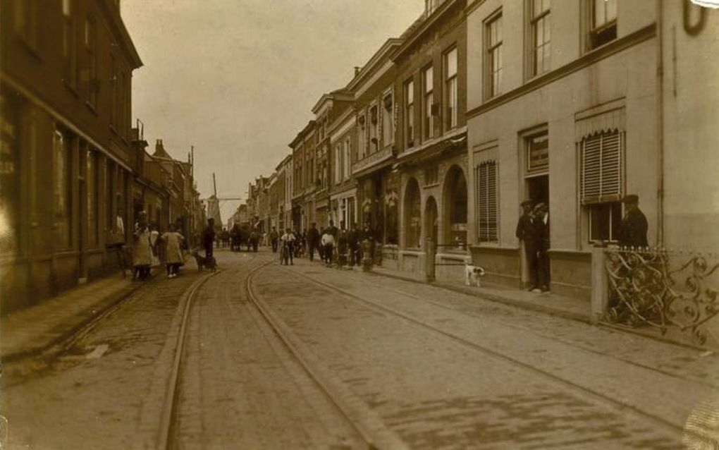 De Molendijk in Oud-Beijerland, 1898. beeld RD