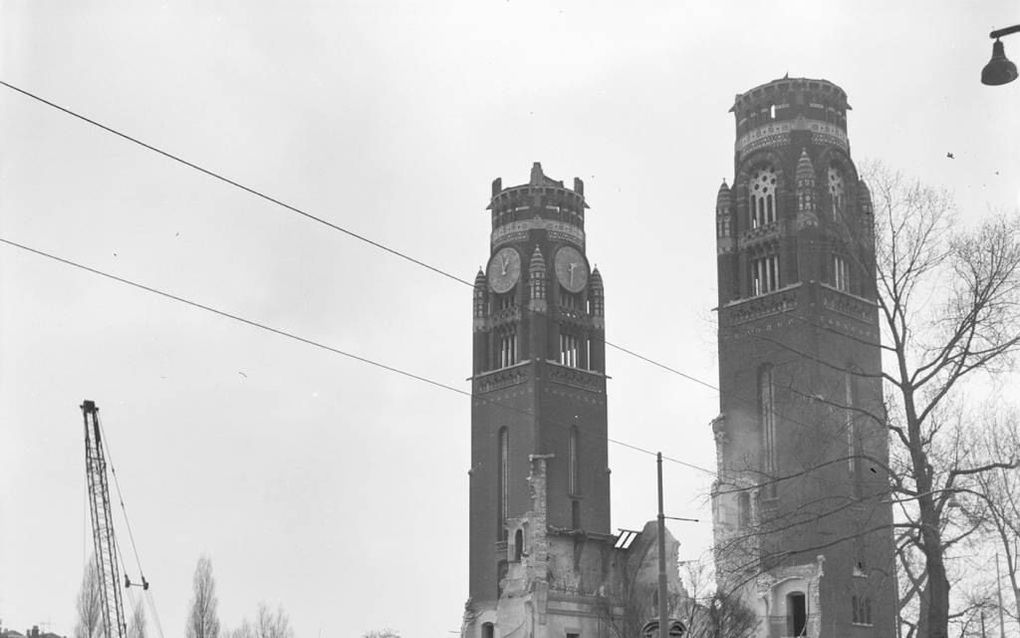 De Koninginnekerk aan de Boezemsingel wordt afgebroken. Beeld W.A. Korpershoek