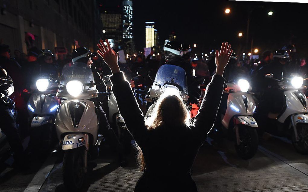 Protesten in New York tegen het besluit om een blanke agent niet te vervolgen voor de dood van de zwarte Eric Garner. beeld AFP