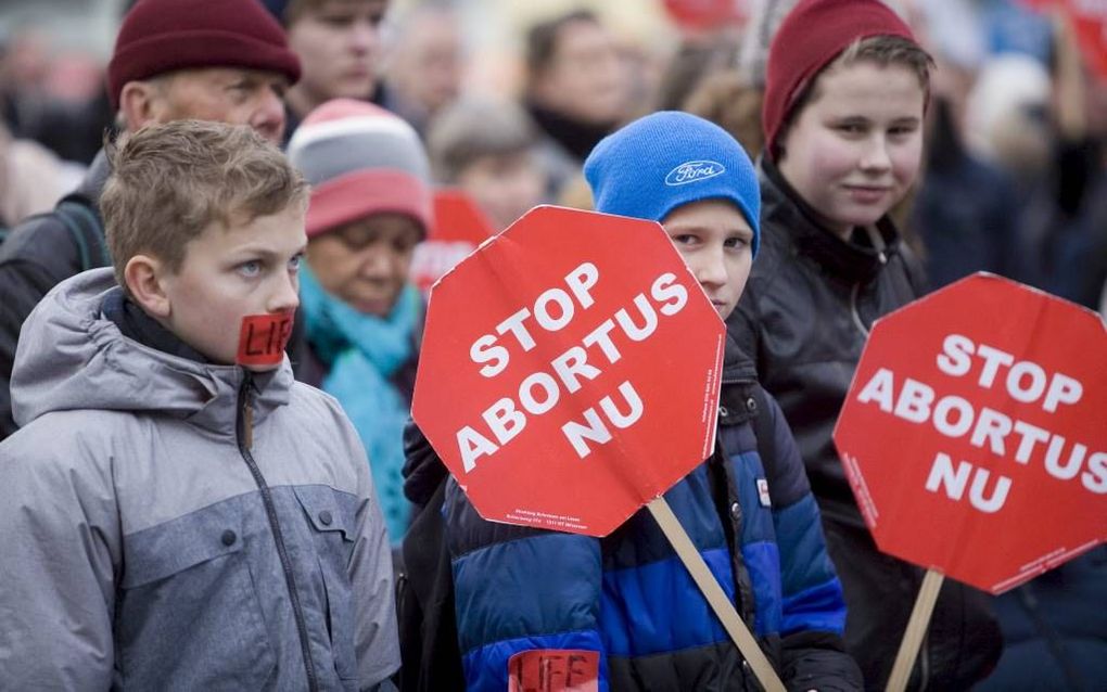 Den Haag. De jaarlijkse anti-abortusmars van stichting Schreeuw om Leven bracht zaterdag opnieuw veel belangstellenden op de been in Den Haag. beeld Gerhard van Roon.