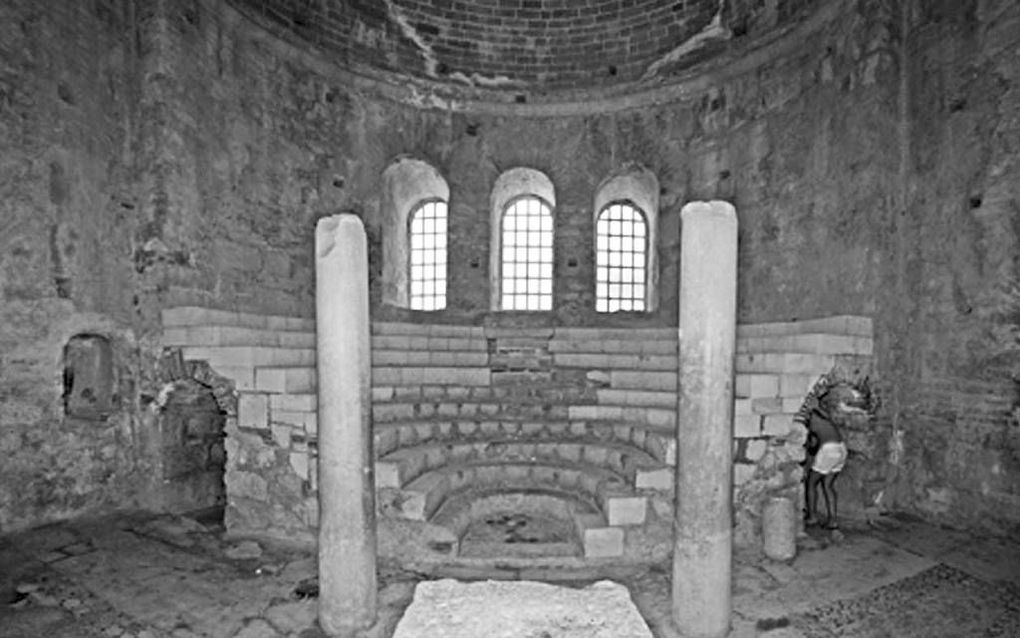 Altaar in de kerk van Sint Nicolaas van Myra. Foto uit ”Christus volgen"