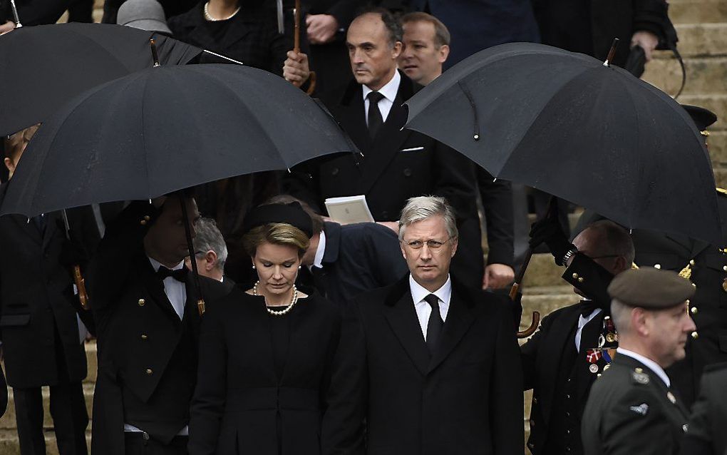 In een stormachtig Brussel had vrijdag de staatsbegrafenis van koningin Fabiola plaats. Foto: koning Filip en koningin Mathilde na afloop van de plechtigheid in de kathedraal van Brussel. beeld AFP