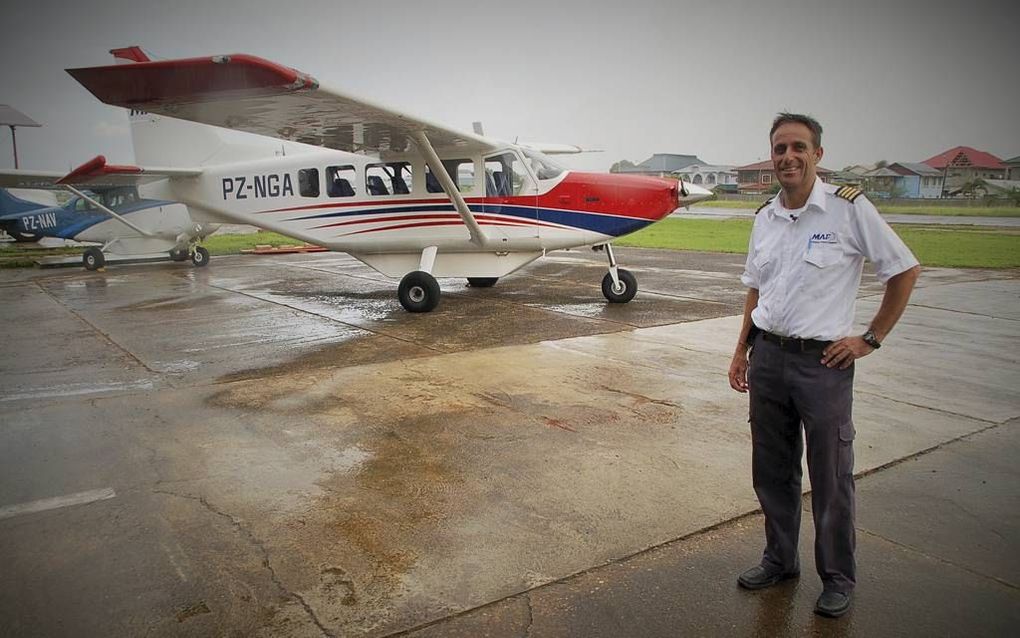 Andy Bijkerk uit Paramaribo vliegt voor MAF Suriname. beeld Gerard ten Voorde