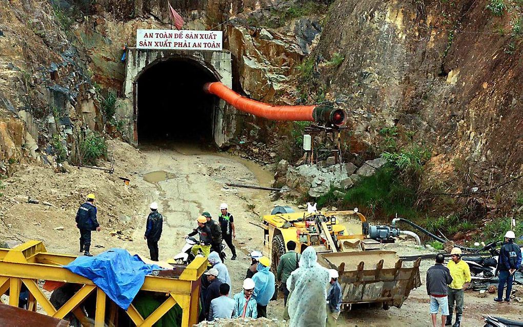 Een waterkrachtcentrale in aanbouw in Vietnam is ingestort tijdens noodweer. beeld EPA