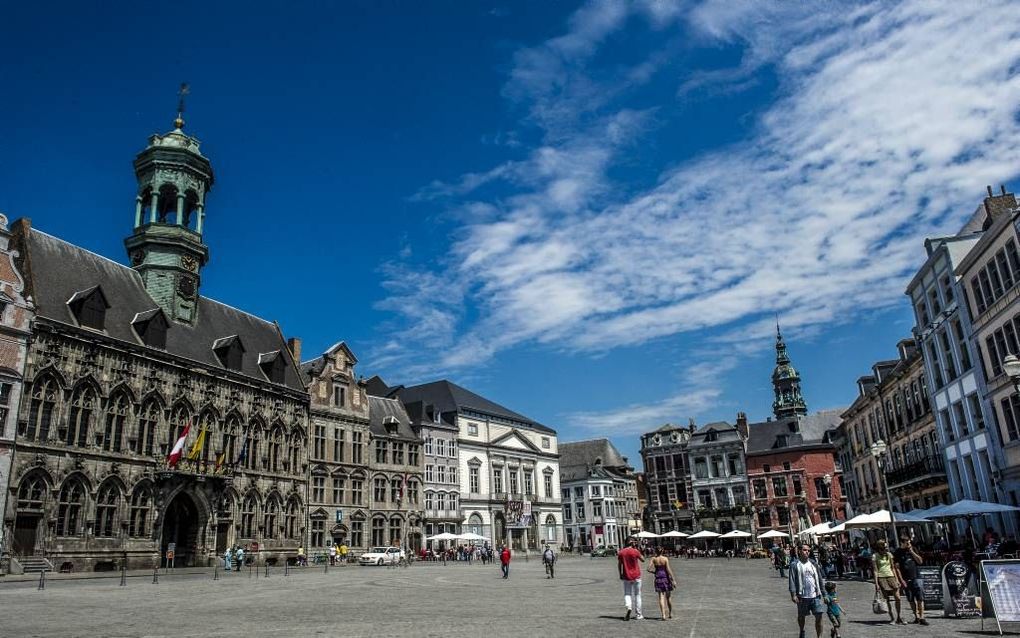 De Grote Markt van Bergen met het vijftiende-eeuwse stadhuis. Foto Gregory Mathelot