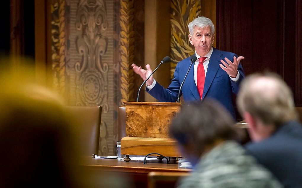 Minister Ronald Plasterk van Binnenlandse Zaken tijdens het debat in de Eerste Kamer over het verder aan banden leggen van de topinkomens in de (semi)publieke sector. Beeld ANP