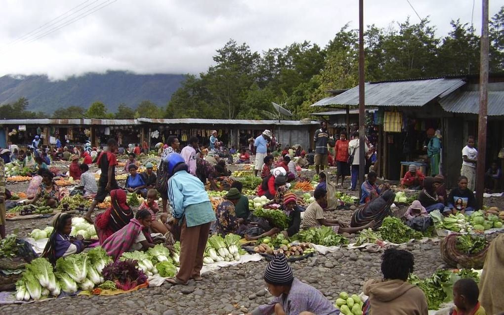 Markt in Wammena. beeld Stichting HOP