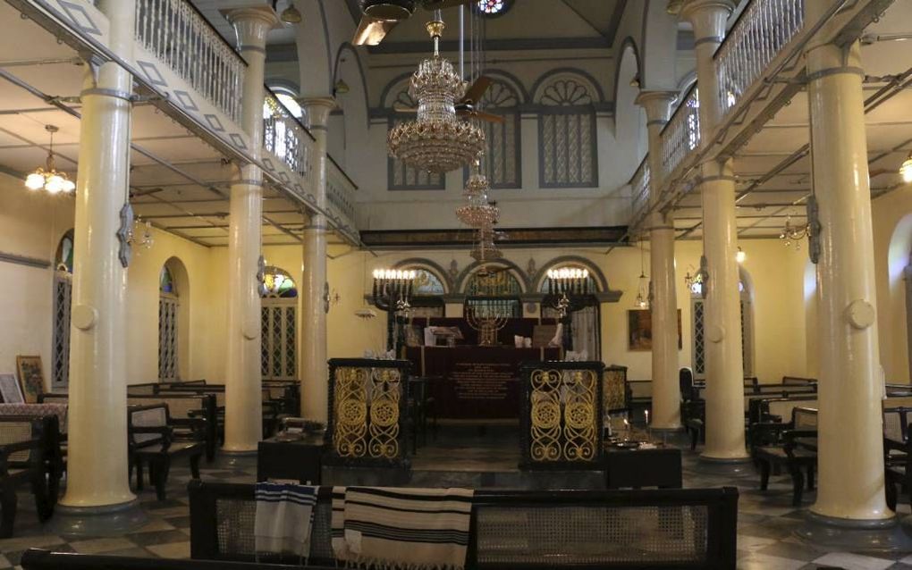 YANGON. Beeld van het interieur van de enige synagoge in Birma, in Yangon. beeld Jilke Tanis