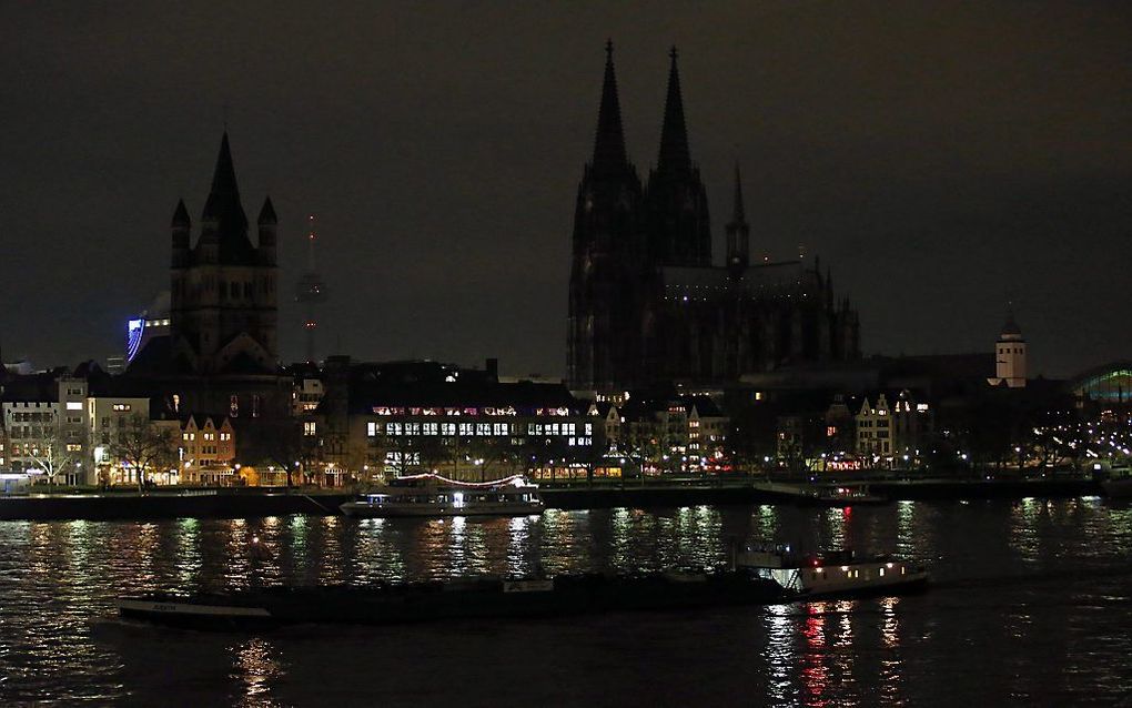 In Keulen schakelden veel gebouwen en ook de beroemde Dom het licht uit als vorm van protest tegen Pegida. beeld EPA