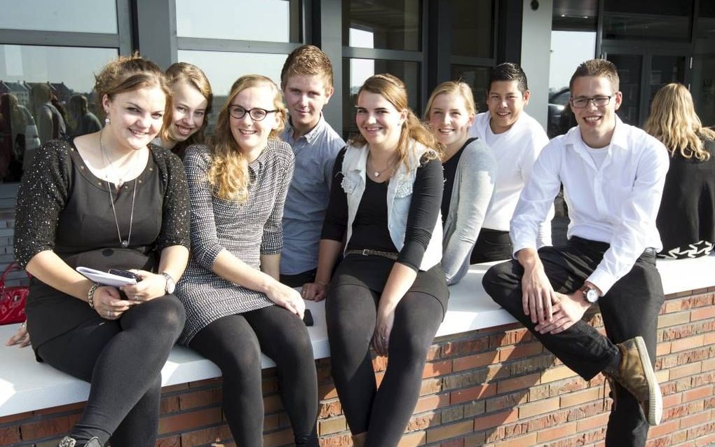 „Mbo-studenten leren voor een beroep. Het onderwijs moet praktijkgericht zijn. Dat vraagt om docenten die vakinhoudelijk goed zijn én het werkveld kennen”, zeggen drs. Arjen van Kralingen van het Hoornbeeck College in Rotterdam en ir. Piet Murre van Dries