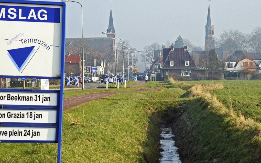 Het Zeeuws-Vlaamse dorp Zaamslag is een hechte gemeenschap. „Als ik een bingoavond organiseer in de christelijke gereformeerde kerk, levert het zorgcentrum de plankjes en weet ik al van tevoren dat de middenstand belangeloos de prijzen ter beschikking ste