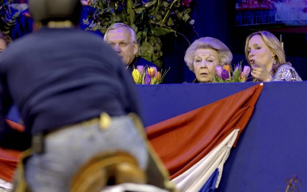 Prinses Beatrix bezocht vrijdagavond in Amsterdam een paardenevenement waarvan prinses Margarita meewerkt om de sponsorgelden binnen te halen.  beeld ANP