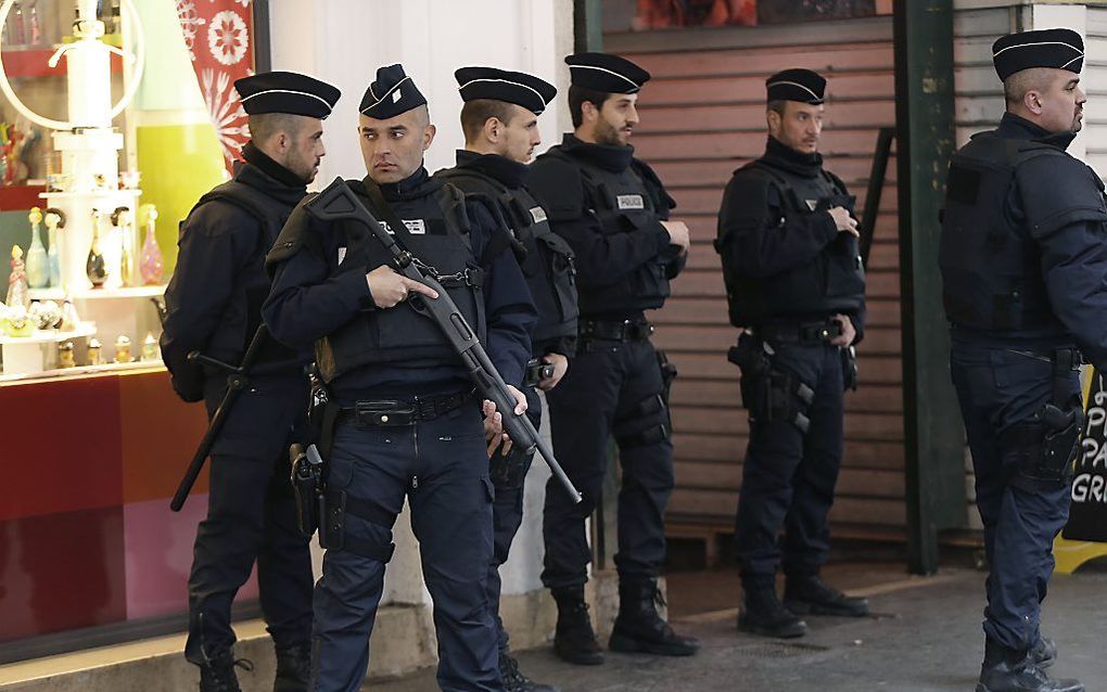 Franse politie voor het joodse centrum. beeld AFP